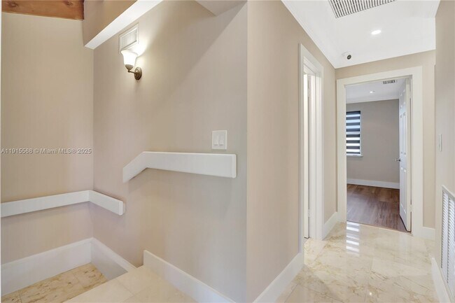 Building Photo - 10365 SW 9th Terrace