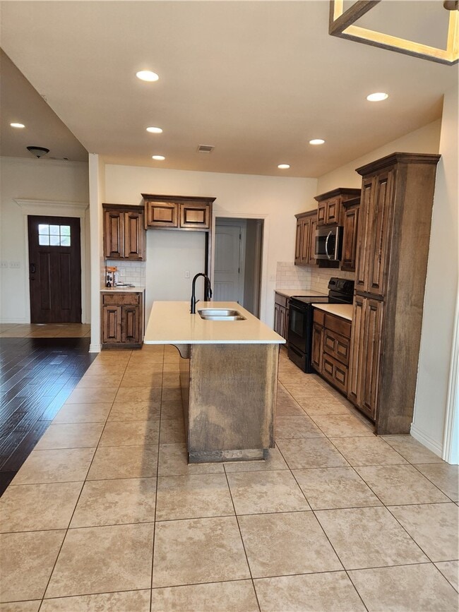 Building Photo - 705 Olivia Ln
