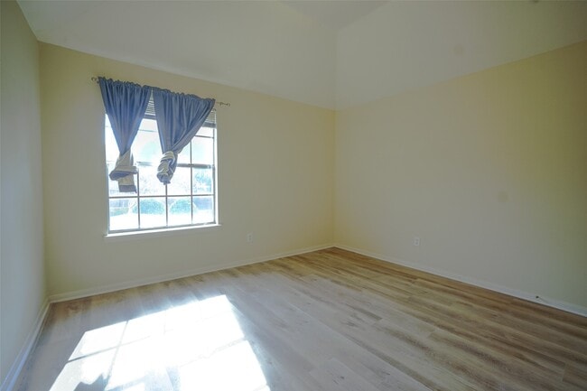 Building Photo - 5602 Whisper Ridge Dr