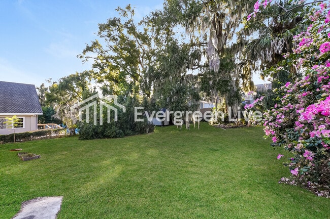 Building Photo - 626 E Washington Ave