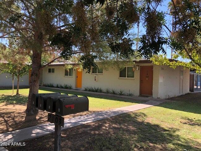 Building Photo - 2103 S Granada Dr