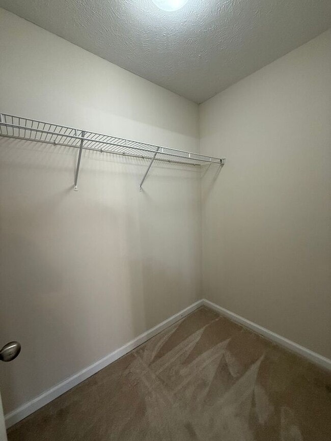 Building Photo - Brentwood - SPACIOUS 3 Bedroom Townhome in Beautiful Neighborhood