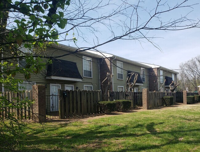 Building Photo - 1 Bedroom, 1.5 Bath Townhouse