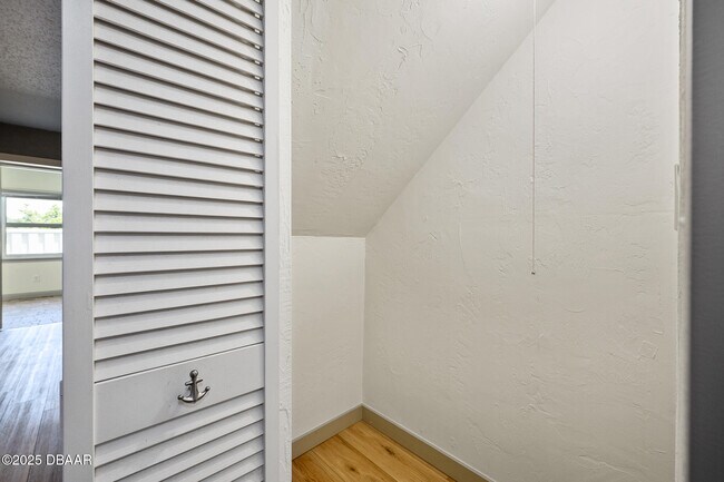 Building Photo - 56 Chippingwood Ln