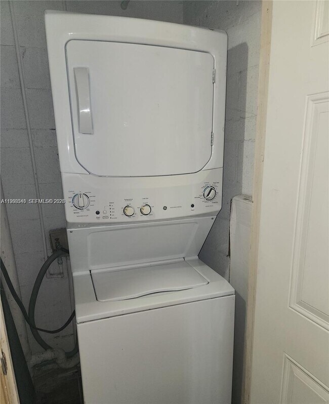 Building Photo - 8059 SW 21st Ct