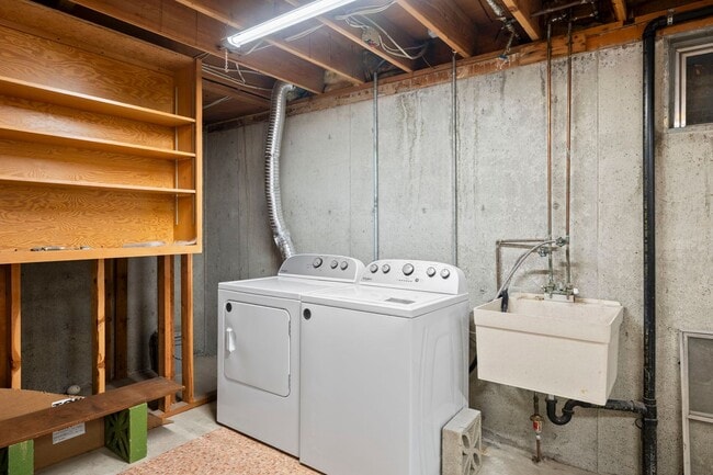 Building Photo - Great Location! - 3 Bedroom Valley Home!