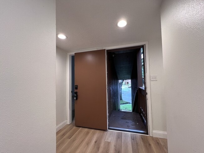 Building Photo - Desirable Sodo District, this spacious 2 b...