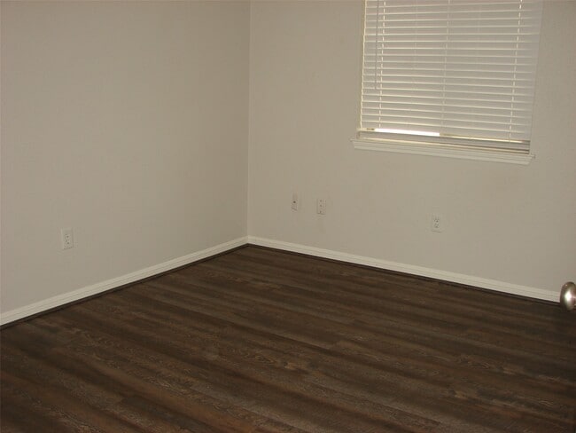 Building Photo - 7010 Buchanan Dr