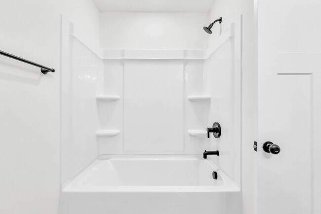 Building Photo - 3 Bedroom 2 1/2 Bath Condo For Rent Near Downtown!