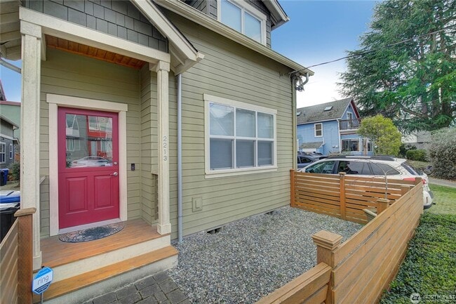 Building Photo - 2Bd/1.75Ba Seattle Home