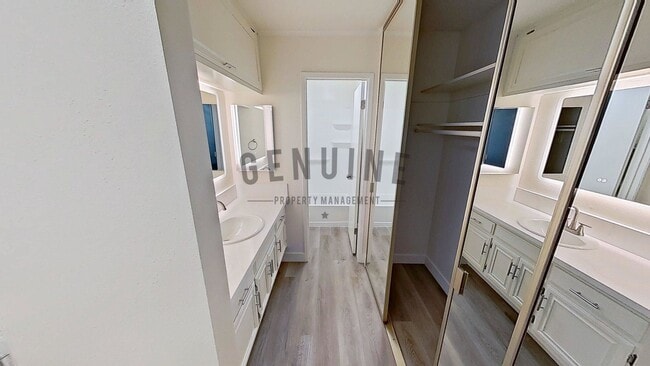 Building Photo - Remodeled 2Bd 2Ba Condo in Newport