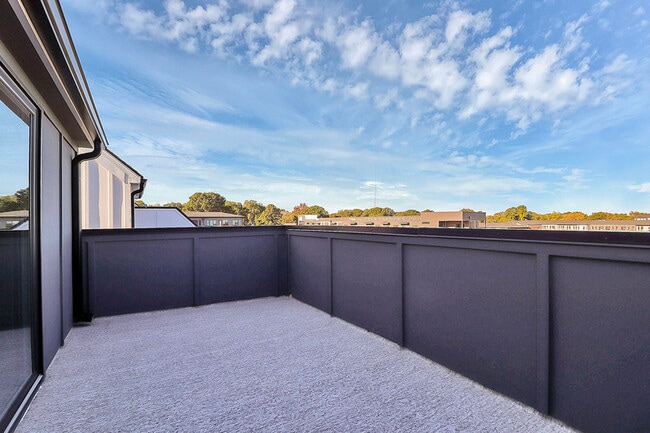 Building Photo - 5027 Duchess Dr