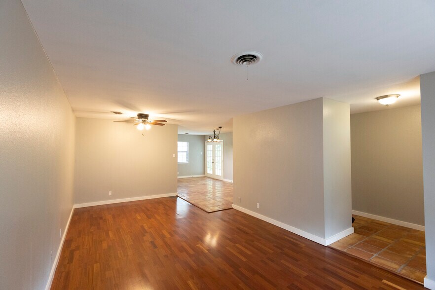 Living Room - 3015 Bluefield St