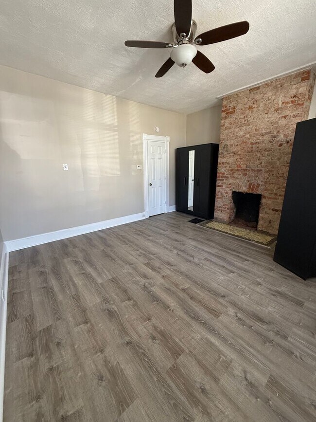 Building Photo - 1911 Elm Ave