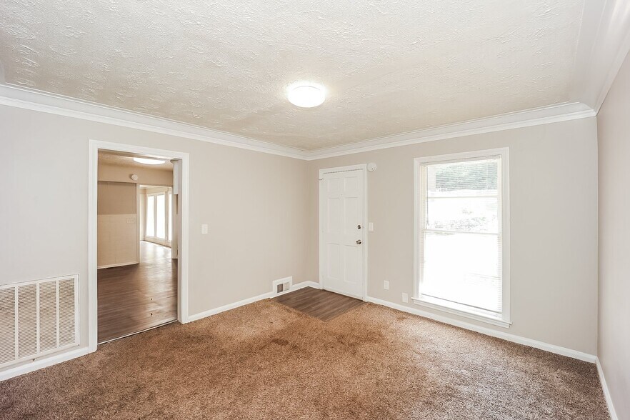 Building Photo - 3912 Mosley Dr