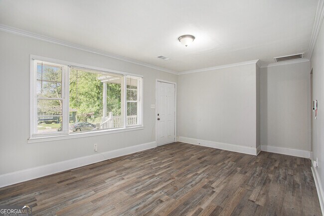 Building Photo - 3718 Daisy Dr