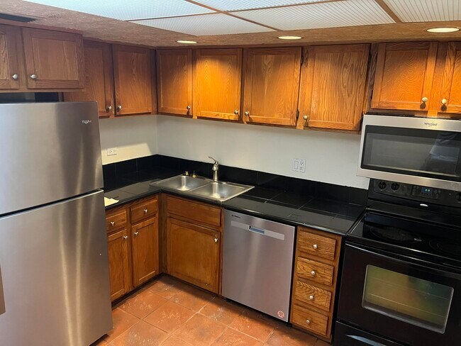 Building Photo - 3760 Inverrary Dr