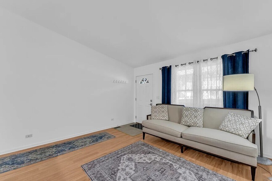Building Photo - 1110 Riverwood Dr