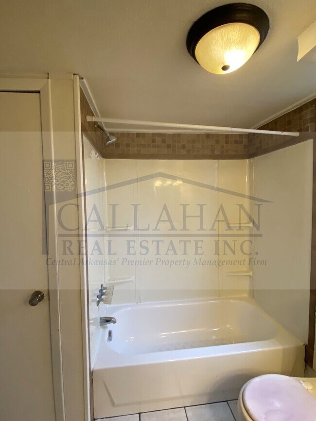 Building Photo - 700 W 33rd St