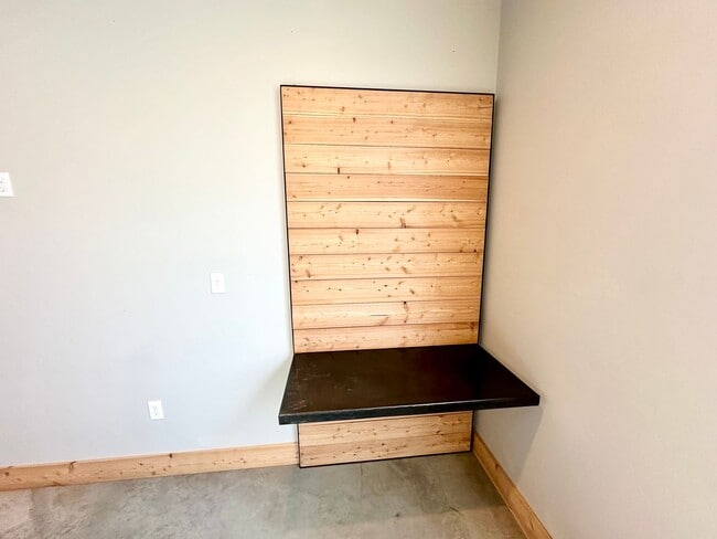 Building Photo - 121 E 26th Ave