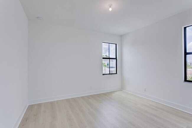 Building Photo - 13559 Artisan Cir