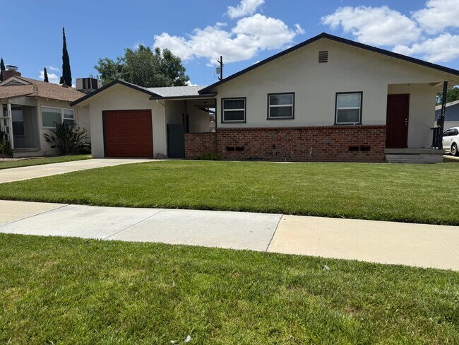 Primary Photo - 3 Bedroom 1 Bathroom home in Riverside