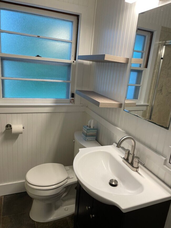 Building Photo - 2/1 Beach Bungalow in Biloxi