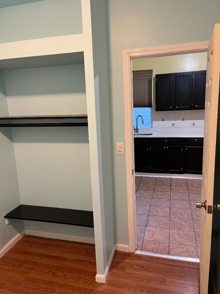 Building Photo - 1639 W 38th Pl