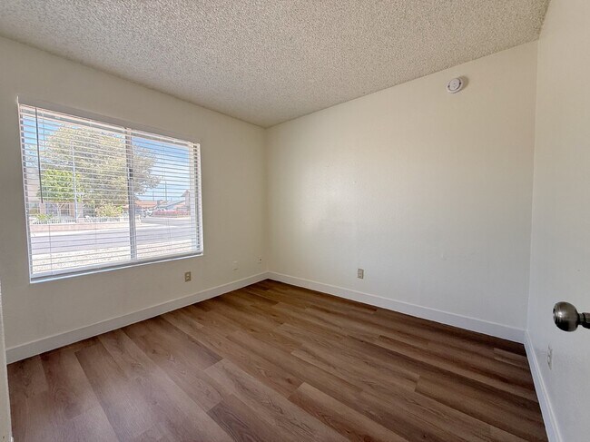 Building Photo - 15420 N 23rd Dr