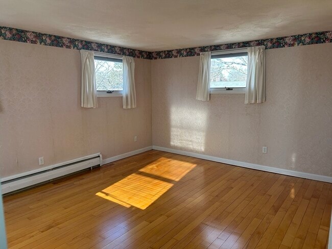 Building Photo - 990 Humphrey St