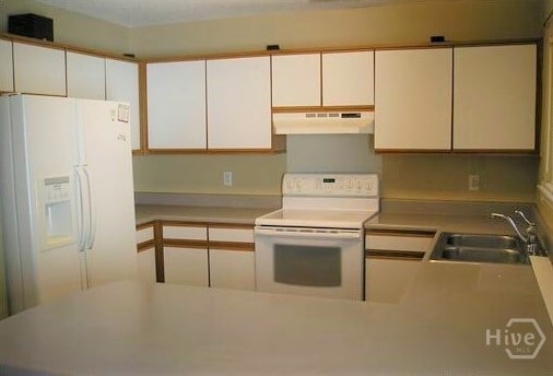 Building Photo - 2 St Ives Dr