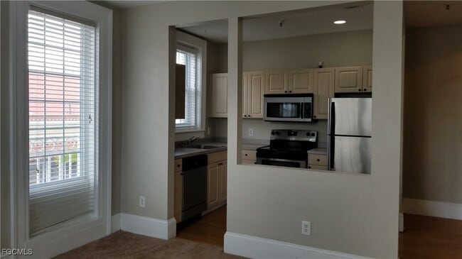 Building Photo - 1415 Dean St