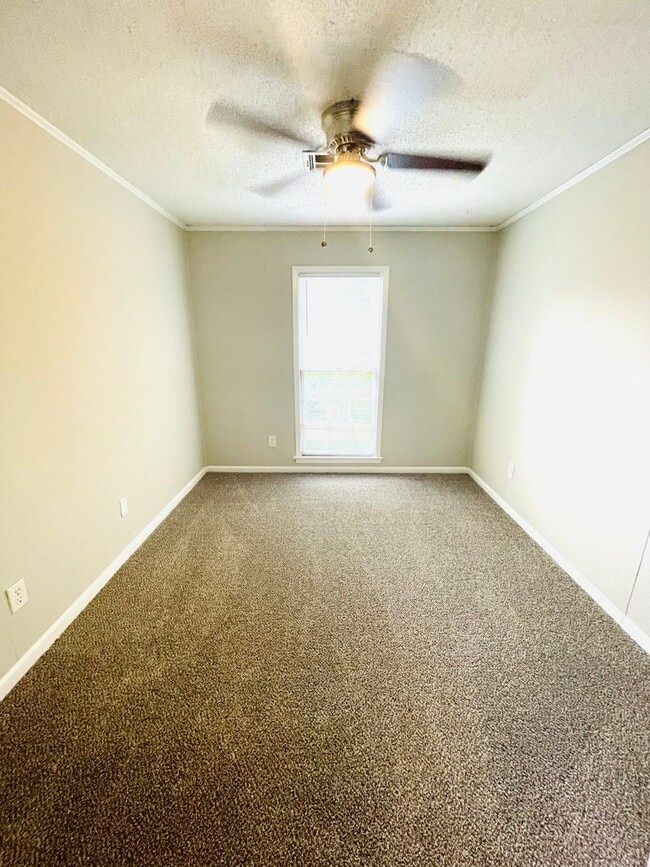 Building Photo - ** 4 Bed 2 Bath located in Brentwood ** Ca...