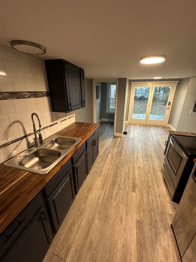 Building Photo - 178 Birch St