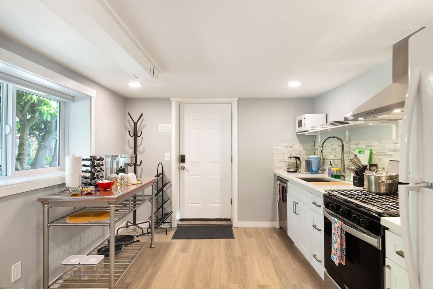 Building Photo - 4042 1st Ave NE