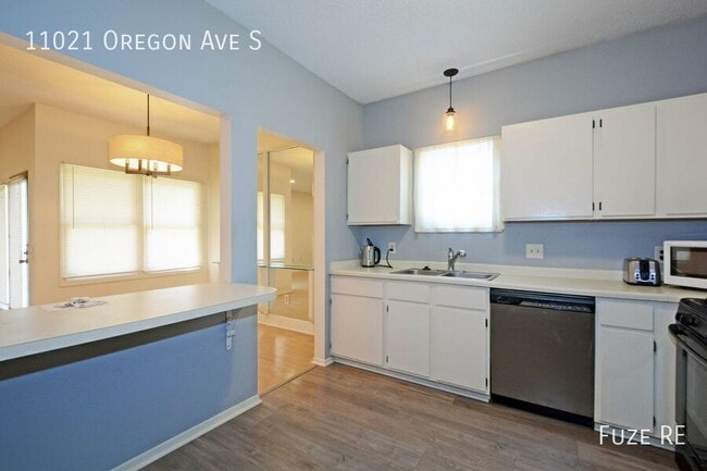 Building Photo - 11021 Oregon Ave S