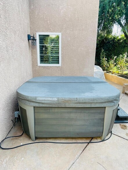 Building Photo - 17946 Valley Vista Blvd