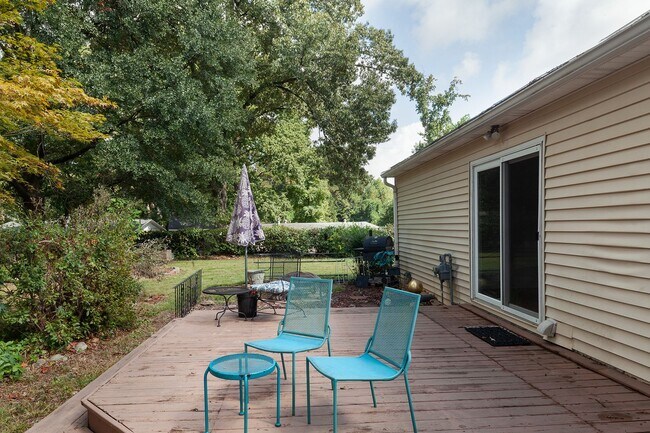 Building Photo - 3BR/2.5BA in Ideal Smyrna Location w/ Deck...