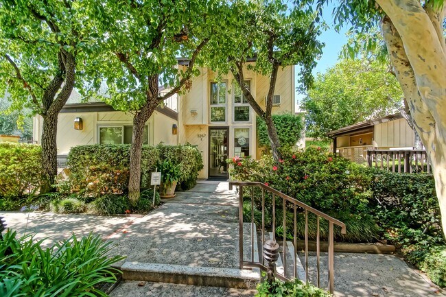 Building Photo - BRIGHT & AIRY, REAR-UNIT TOWNHOUSE W/ SPACIOUS PATIO, BALCONY & HUGE 2-CAR GARAGE IN GATED COMMUN...