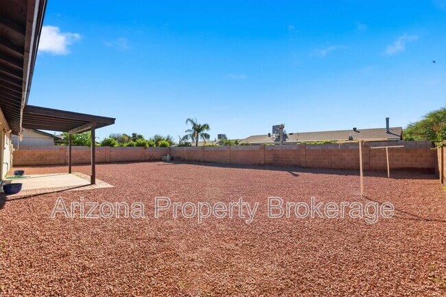 Building Photo - 3635 E Beverly Ln