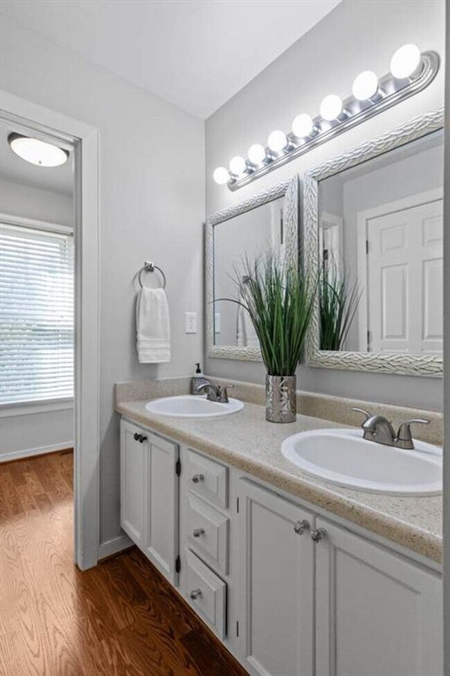 Building Photo - Chesterfield/Midlothian-Woodlake Subdivision- 1st Floor Bedroom