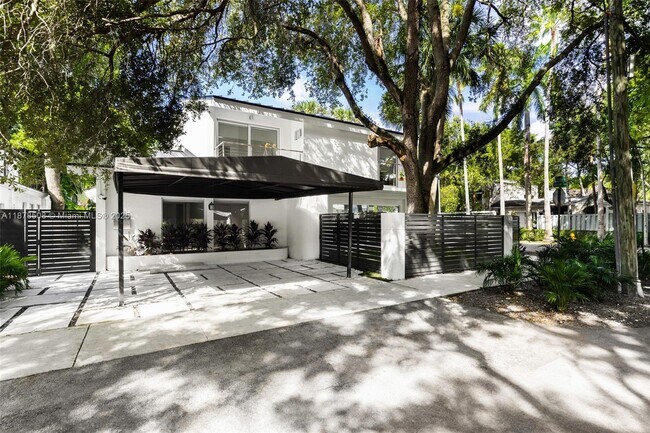 Building Photo - 1888 Crystal Ct