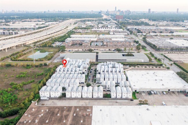 Building Photo - 5869 E Post Oak Ln