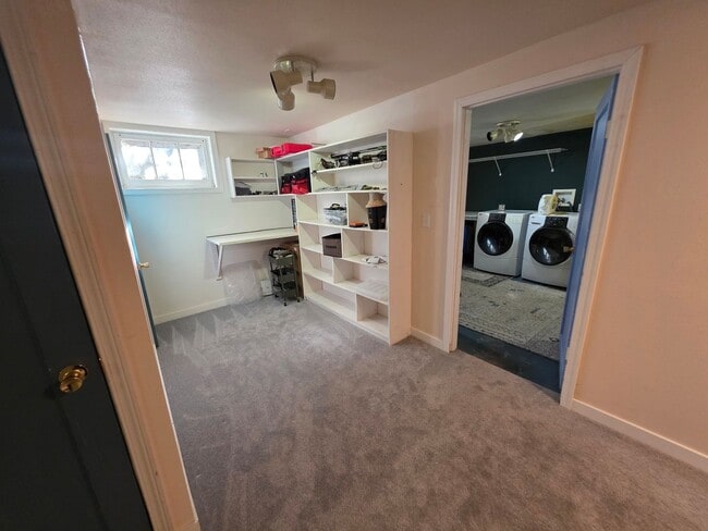 Building Photo - Charming Charleston Classic close to PSNS!