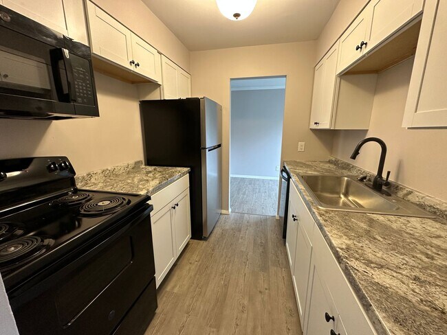 Building Photo - Westbrook Townhouses-2 BR, 1.5 Bath