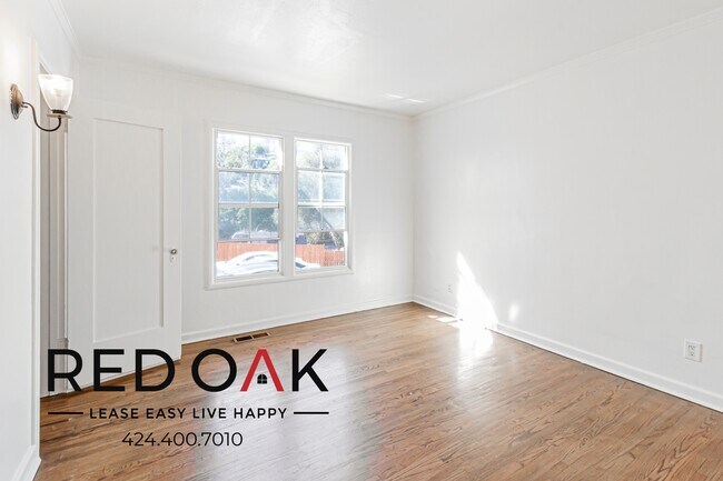 Building Photo - 2132 Cove Ave