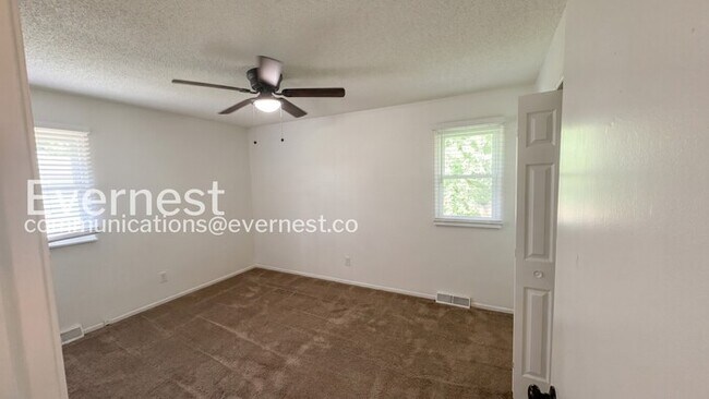 Building Photo - Beautiful 3-Bedroom Home with Modern Comforts / Pet-Friendly / Vouchers Accepted / Available Now!