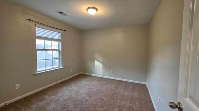 Building Photo - 147 Niblick Dr