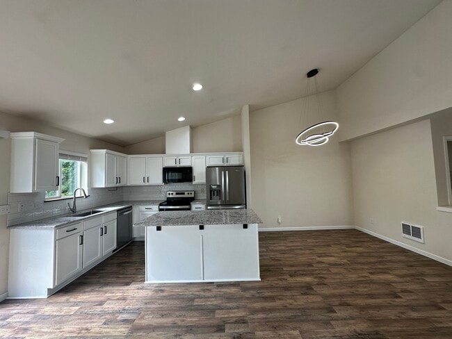 Building Photo - 4313 Roxanna Loop SE