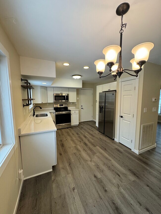 Building Photo - Hillside